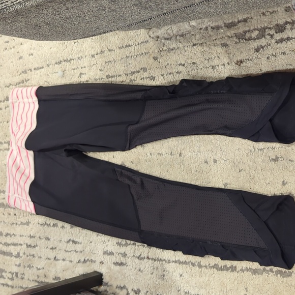 Lululemon Var-City Crop Black / Quiet Stripe Butter Pink Electric Coral - Picture 10 of 15